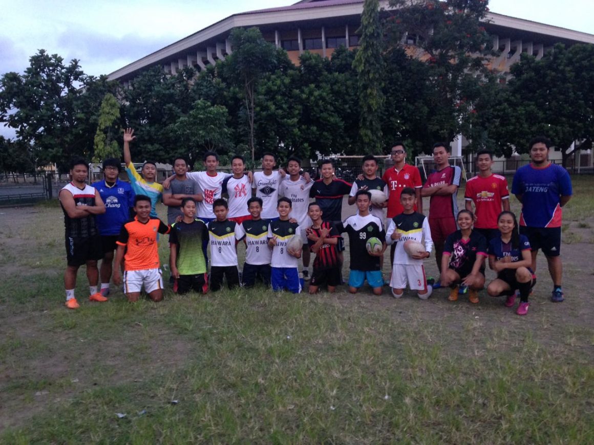 Yogyakarta State University (UNY) Rugby team held a rugby coaching clinic at SMPN 8 Yogyakarta