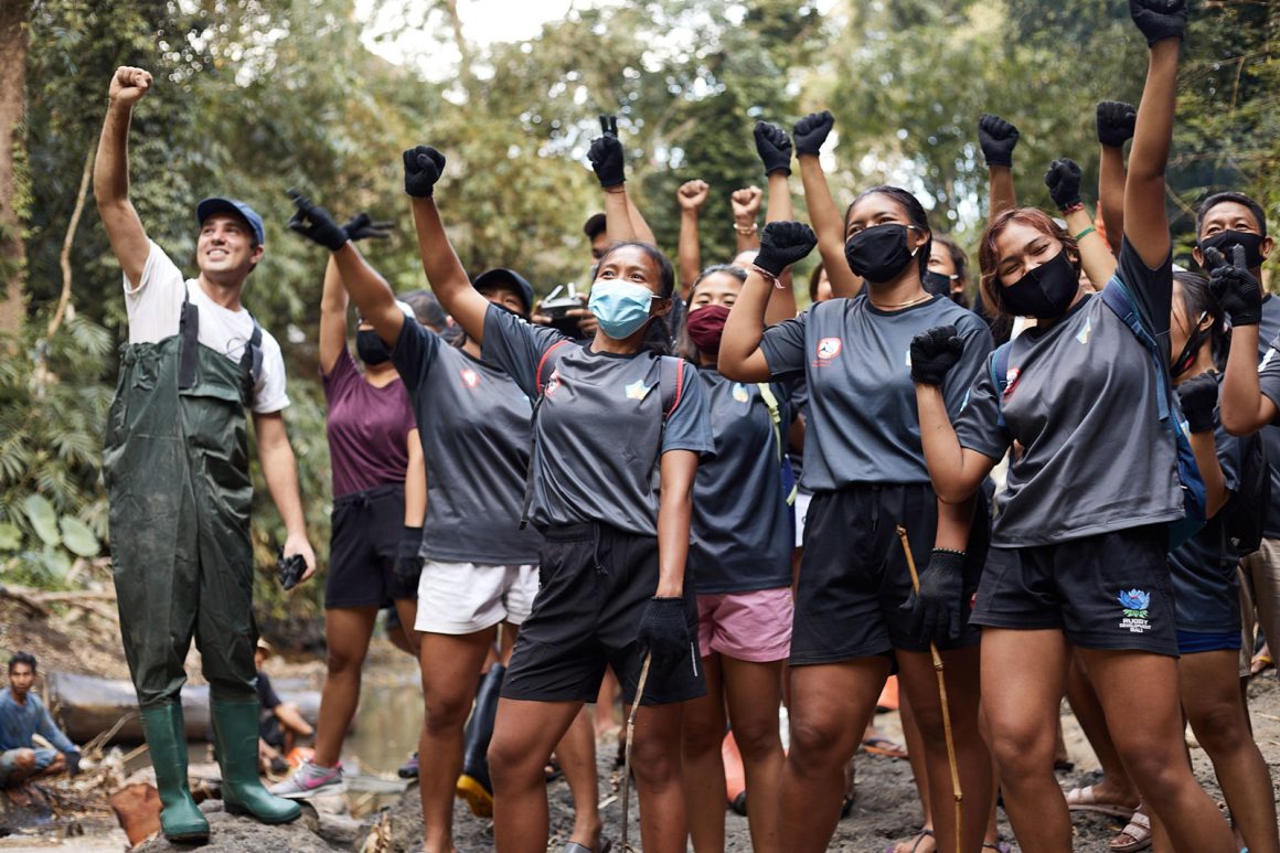 Rugby Bali Turut Menyebarkan Kesadaran Lingkungan Dengan Sungaiwatch